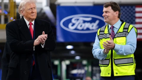 Chính quyền Trump yêu cầu Ford cắt đứt mọi "dây mơ rễ má" với công nghệ Trung Quốc