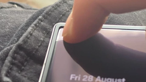Samsung lên tiếng: Màn hình Galaxy Z Fold 8 hơi lún vào trong là "chủ đích thiết kế", không phải lỗi sản xuất