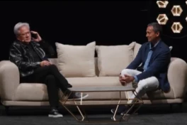 Jensen Huang có thể làm chip AI phức tạp nhất thế giới, nhưng không biết bật loa ngoài cho Trump