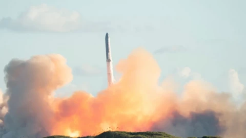 Starship chuẩn bị chở “hàng thật” lên vũ trụ, sau 13 lần bay thử