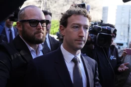 Mark Zuckerberg: Không cần dừng cuộc đua AI, nhưng phải giữ quyền lực trong tay con người