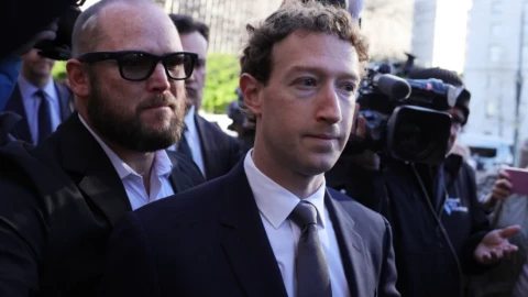 Mark Zuckerberg: Không cần dừng cuộc đua AI, nhưng phải giữ quyền lực trong tay con người