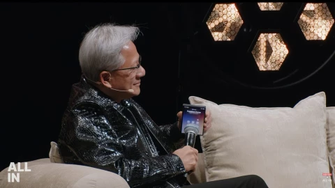 CEO Nvidia Jensen Huang dùng điện thoại gì?
