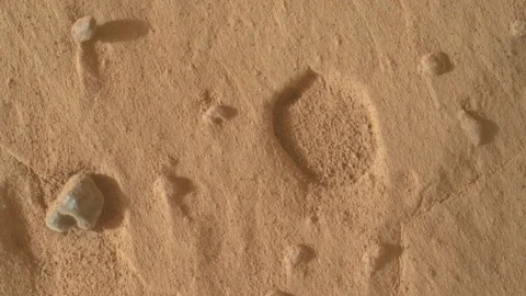 Tàu thăm dò Curiosity phát hiện ra những dạng địa hình kỳ lạ mới trên sao Hỏa