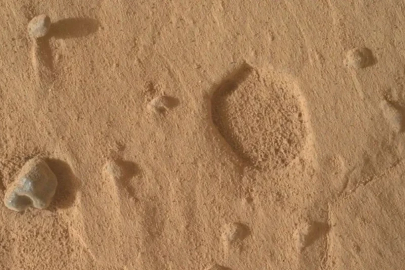 Tàu thăm dò Curiosity phát hiện ra những dạng địa hình kỳ lạ mới trên sao Hỏa