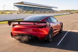 Tesla Roadster: Chiếc xe điện đầu tiên suýt thất bại, mở đường cho đế chế Elon Musk