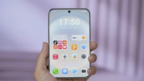 30% người dùng smartphone màn hình rộng Huawei Pura X View là iFan đào tẩu