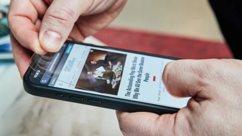 Sếp Apple gửi lời khuyên bất ngờ đến iFan: đừng dán màn hình iPhone nữa