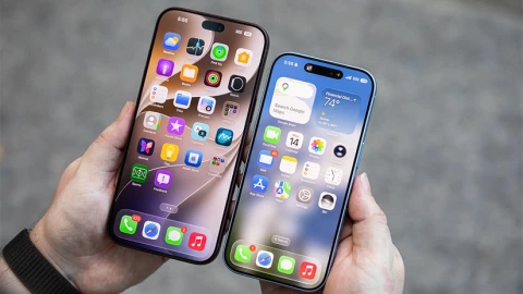 Phó chủ tịch Apple: dán màn hình iPhone là việc vô nghĩa, ngớ ngẩn và khiến tôi thấy khó chịu