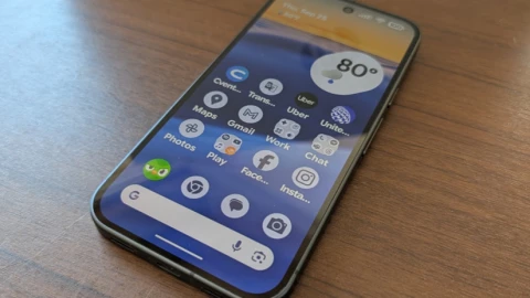 Các nhà sản xuất màn hình smartphone đã chuyển phần lớn dây chuyền sang OLED