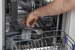 Cách vệ sinh bộ lọc máy rửa bát – và bao lâu nên vệ sinh một lần?