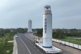 Tại sao tên lửa luôn được vận chuyển thẳng đứng?