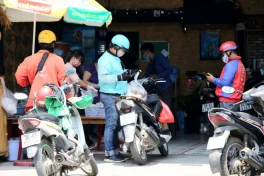 Bộ Y tế sửa luật an toàn thực phẩm, siết quản lý các ứng dụng giao đồ ăn như Shopee, Grab