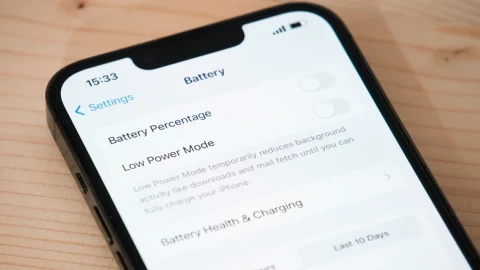 Những dấu hiệu cảnh báo pin iPhone đã đến lúc cần thay mới