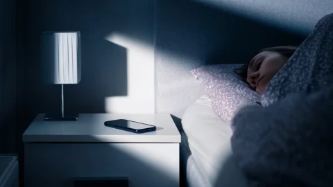Đừng bật "Do not disturb" trước khi ngủ: Những lý do bạn nên chọn chế độ máy bay làm giải pháp thay thế