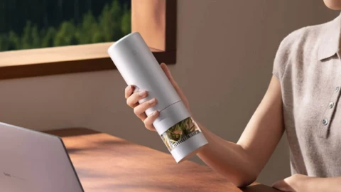 Xiaomi ra mắt bình giữ nhiệt titan có thể pha trà bằng cách lật ngược