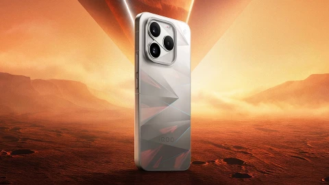iQOO 16 chính thức ra mắt: Màn hình độ sáng 10.000 nit kỷ lục, chip Snapdragon 8 Elite Gen 6 Extreme và pin 8.400mAh