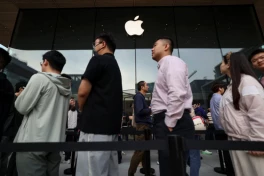 Đua nhau tăng giá tiền triệu, các hãng điện thoại Trung Quốc dâng luôn vị trí số 1 cho Apple