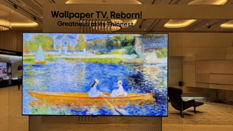 LG W6 OLED: Tivi "dán tường" 9.9mm tái xuất với thiết kế không đối thủ