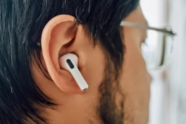 Vì sao sử dụng AirPods dễ gây hại cho thính lực hơn tai nghe có dây?