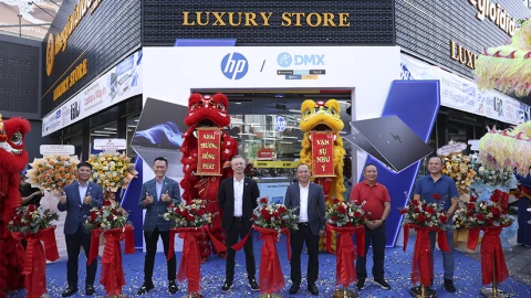 HP mở không gian trải nghiệm cao cấp bên trong cửa hàng Thế Giới Di Động
