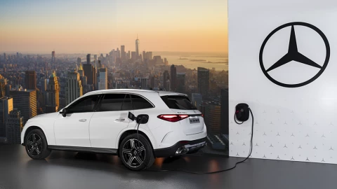 Mercedes-Benz bổ sung bản xăng điện PHEV cho dòng GLC tại Việt Nam, giá 3 tỷ đồng