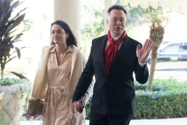 Elon Musk vừa chia tay người phụ nữ có bốn con với ông: "Cách đây một tuần chúng tôi vẫn còn yêu nhau...", cô ấy nói