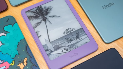 Kindle mới mỏng hơn, thậm chí màn hình phẳng, có màu sắc, giá lại rất hấp dẫn