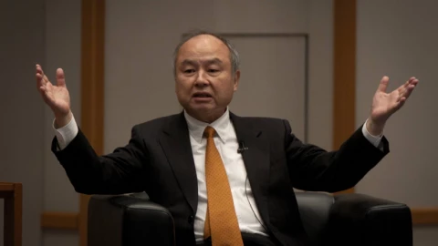 Masayoshi Son đưa ra cảnh báo hiếm hoi về bảo mật AI, kêu gọi tất cả các nước hợp tác để đối phó với các mối đe dọa