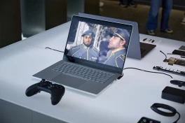 Microsoft ra mắt Surface Laptop Ultra giá 2.599 USD cạnh tranh với MacBook Pro