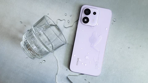 Thị trường Việt Nam vừa xuất hiện smartphone "nồi đồng cối đá" rơi 2,5 mét không xi nhê gì