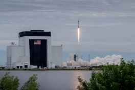 SpaceX chi 8 tỷ USD mua băng tần, tham vọng trở thành nhà mạng di động khổng lồ