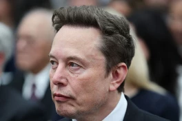 Elon Musk "var" thẳng người giàu nhất Ấn Độ vì đã trì hoãn việc triển khai mạng Starlink