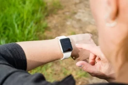 Apple Watch: Nghe lén mọi cuộc trò chuyện, nhưng liệu có an toàn?