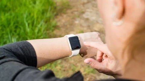 Apple Watch: Nghe lén mọi cuộc trò chuyện, nhưng liệu có an toàn?