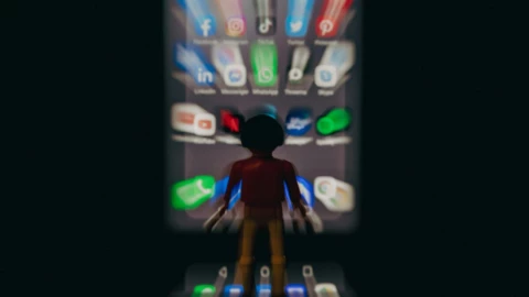 Thanh thiếu niên dùng nhiều TikTok và Instagram đang dần mất đi cảm nhận về thời gian