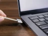 Sạc MacBook bằng 2 cổng cùng lúc có được không, đây là câu trả lời từ Apple