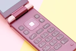 Kỷ nguyên của điện thoại nắp gập tại Nhật Bản đi đến hồi kết