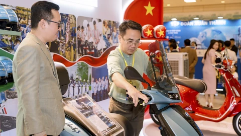 Tổng giám đốc Piaggio Việt Nam nhận Cúp Thánh Gióng 2026