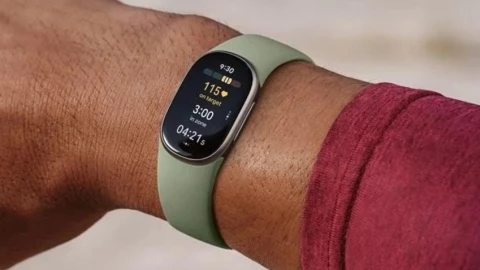 Google ra mắt vòng đeo Fitbit Edge trông như Mi Band, pin 7 ngày