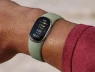 Google ra mắt vòng đeo Fitbit Edge trông như Mi Band, pin 7 ngày
