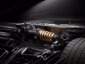 Tesla Roadster dùng vật liệu đặc biệt gì để giảm trọng lượng và hỗ trợ hệ thống đẩy?
