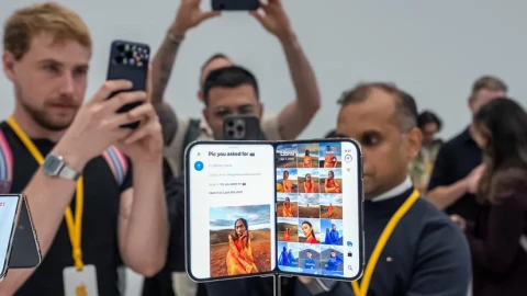 Apple cũng không kịp trở tay trước nhu cầu cao khủng khiếp của iPhone Duo