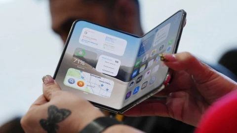 Tranh cãi gói dịch vụ giá 1.200 USD để được ưu tiên nhận iPhone Duo sớm