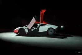 Starman - tài xế lái chiếc Tesla Roadster bay là ai?