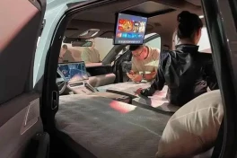 Tesla nghiên cứu ô tô bay, còn nhiều hãng xe Trung Quốc mải mê nhét tủ lạnh và nồi lẩu vào ô tô