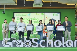 Grab trao 300 suất hỗ trợ học tập và học bổng cho học sinh, sinh viên Việt Nam