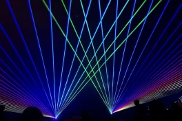 Camera điện thoại có thực sự bị phá hủy khi chiếu tia laser trực tiếp?
