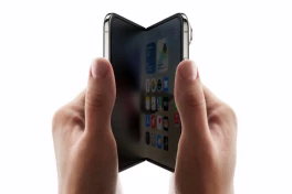 Màn hình Apple iPhone Duo lộ nếp gấp bất thường trong video trên tay thực tế