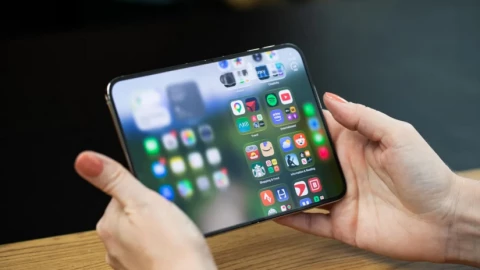 Mở bán cháy hàng, Apple vội vã sản xuất gấp thêm hàng triệu chiếc iPhone Duo